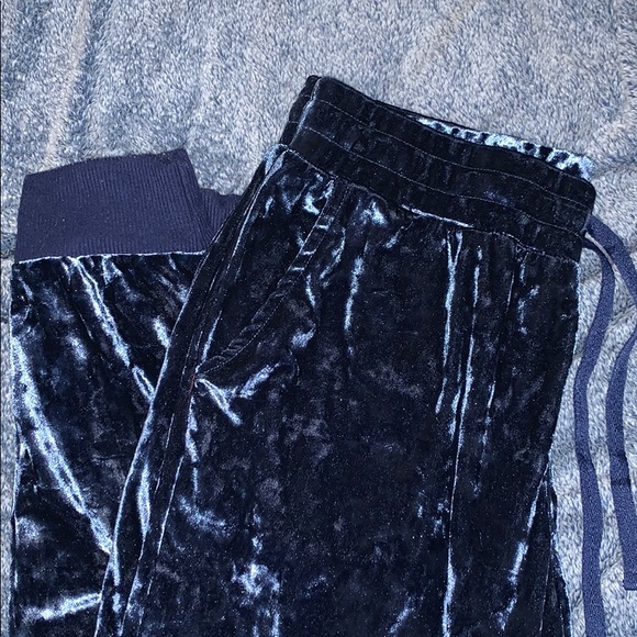 Velvet Joggers - Picture 5 of 7